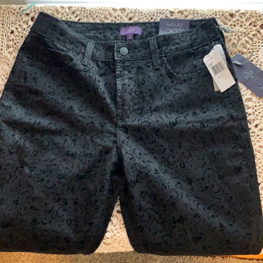 Women’s slim straight black flower patterned jeans.